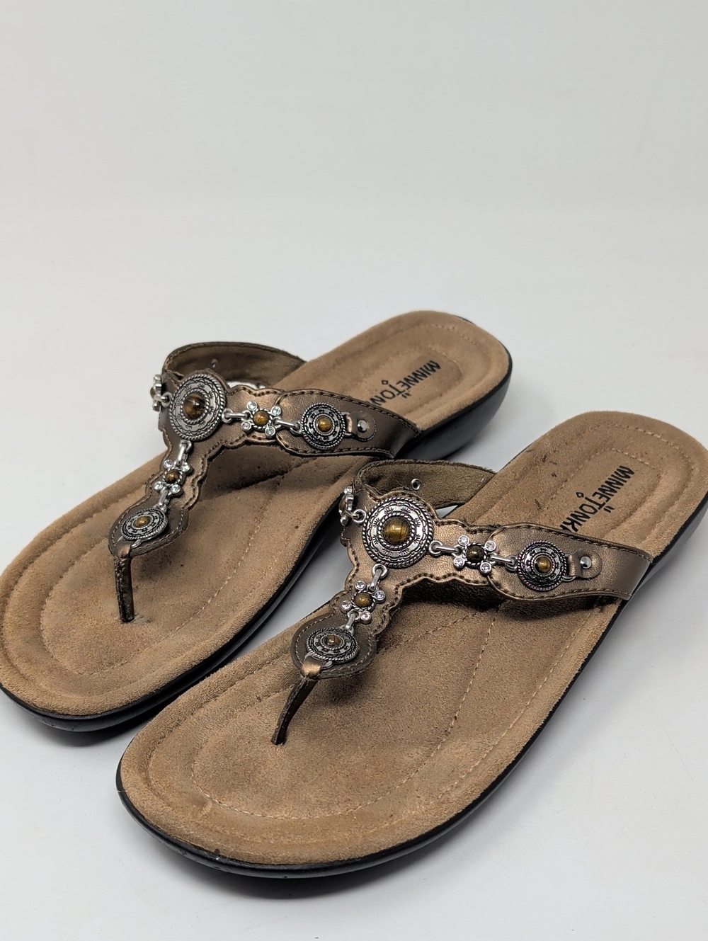 Minnetonka Bronze Beaded Thong Sandals Size 9